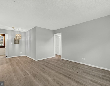 4376 Pershing Drive N - Photo Thumbnail 5