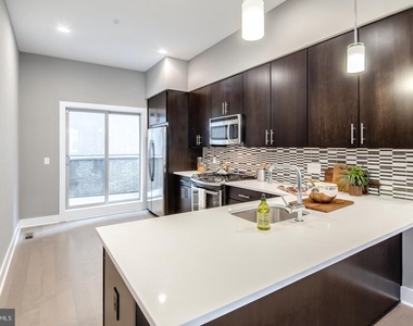 826 N 3rd Street - Photo Thumbnail 6