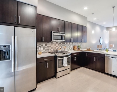 826 N 3rd Street - Photo Thumbnail 4