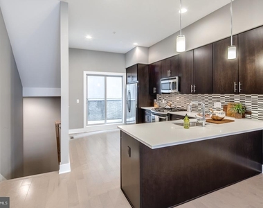 826 N 3rd Street - Photo Thumbnail 7