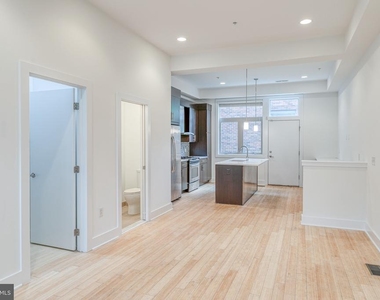 412 N Front Street - Photo Thumbnail 3