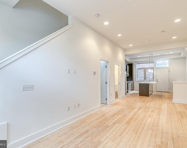412 N Front Street - Photo Thumbnail 5