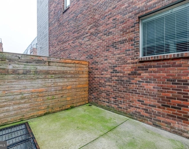 412 N Front Street - Photo Thumbnail 9