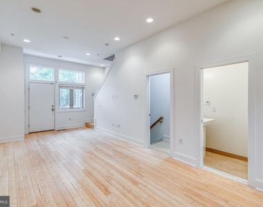 412 N Front Street - Photo Thumbnail 4