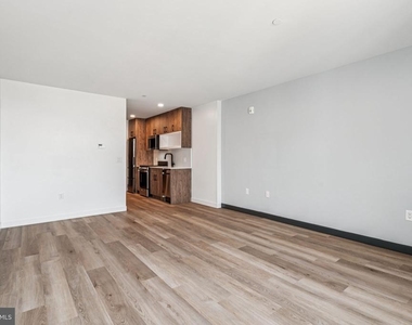 1122 Frankford Avenue - Photo Thumbnail 8