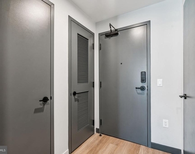 1122 Frankford Avenue - Photo Thumbnail 2