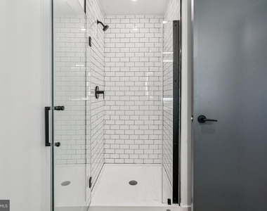 1122 Frankford Avenue - Photo Thumbnail 6