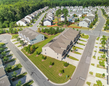 107 Crusaders Drive - Photo Thumbnail 6