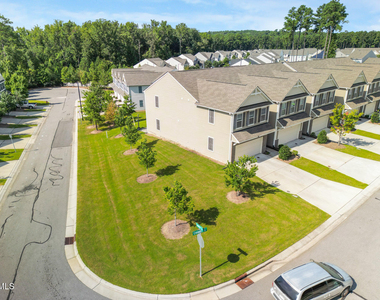 107 Crusaders Drive - Photo Thumbnail 4