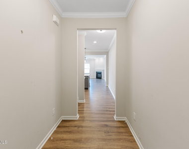 107 Crusaders Drive - Photo Thumbnail 9