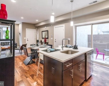 826 N 3rd Street - Photo Thumbnail 2