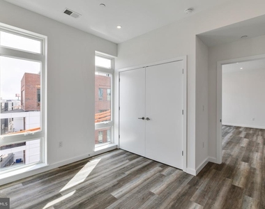 860 N 3rd Street - Photo Thumbnail 4
