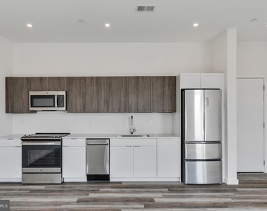 860 N 3rd Street - Photo Thumbnail 7