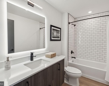 1122 Frankford Avenue - Photo Thumbnail 6