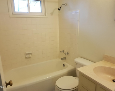 705 Daniels Street - Photo Thumbnail 5