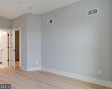 1805 Frankford Avenue - Photo Thumbnail 7