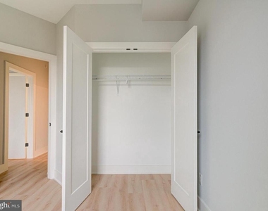 1805 Frankford Avenue - Photo Thumbnail 4