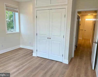 2201 S Norwood Street - Photo Thumbnail 4