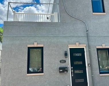 2201 S Norwood Street - Photo Thumbnail 13