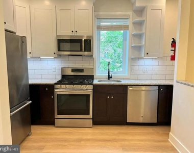 2201 S Norwood Street - Photo Thumbnail 3