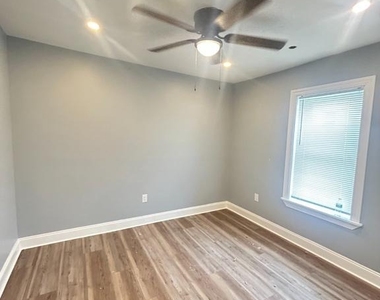 1528 N Mascher Street - Photo Thumbnail 2