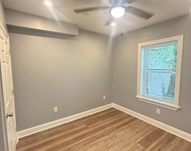 1528 N Mascher Street - Photo Thumbnail 6