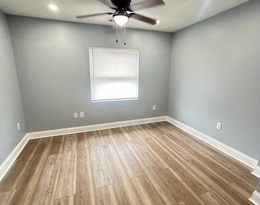 1528 N Mascher Street - Photo Thumbnail 2