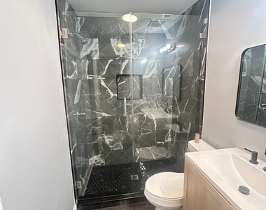 1528 N Mascher Street - Photo Thumbnail 3
