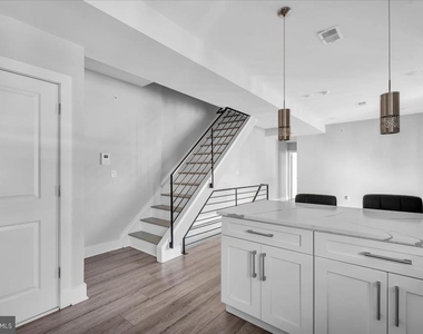 2000 E Huntingdon Street - Photo Thumbnail 7
