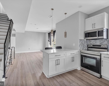 2000 E Huntingdon Street - Photo Thumbnail 9