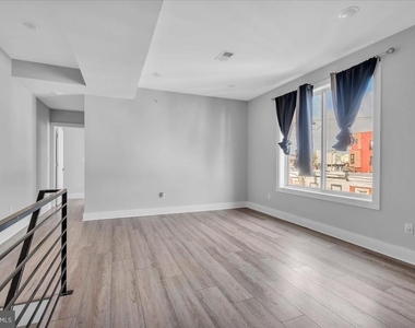 2000 E Huntingdon Street - Photo Thumbnail 4