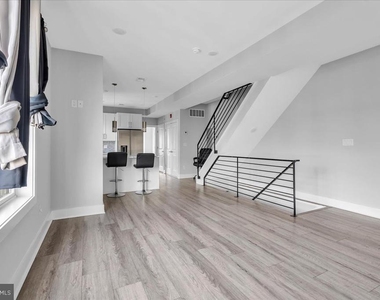 2000 E Huntingdon Street - Photo Thumbnail 8