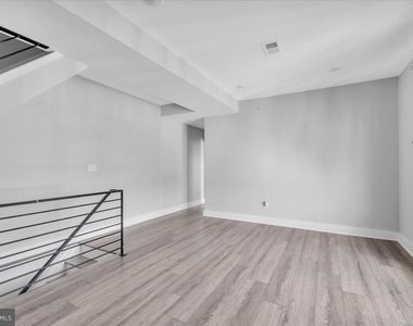 2000 E Huntingdon Street - Photo Thumbnail 5