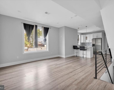 2000 E Huntingdon Street - Photo Thumbnail 3