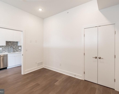 813 N Broad Street - Photo Thumbnail 9