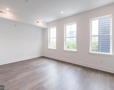 813 N Broad Street - Photo Thumbnail 12