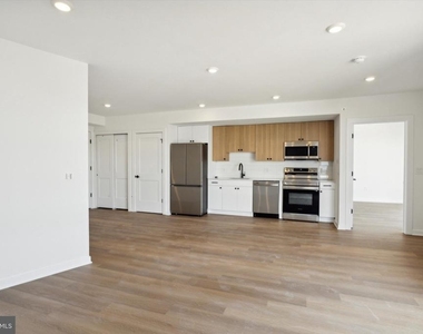 828 N 2nd Street - Photo Thumbnail 11