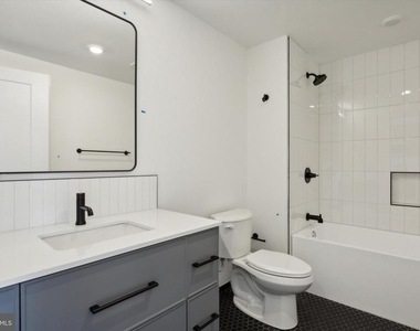 828 N 2nd Street - Photo Thumbnail 2