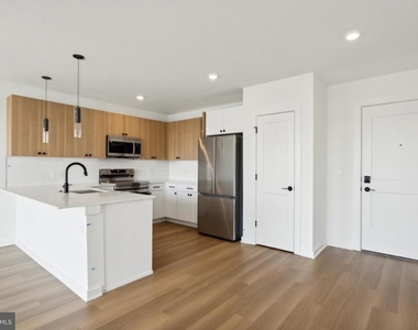 828 N 2nd Street - Photo Thumbnail 1