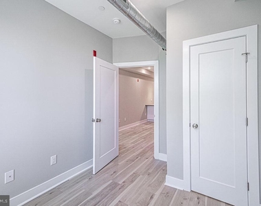 1020 S 53rd Street - Photo Thumbnail 6