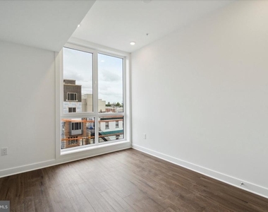 2636 E York St - Photo Thumbnail 18