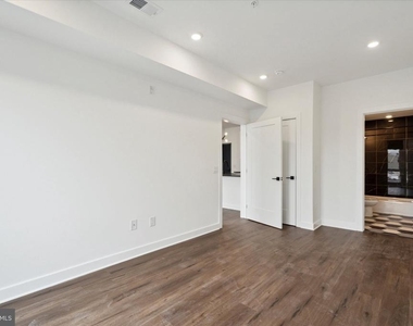2636 E York St - Photo Thumbnail 15