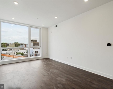 2636 E York St - Photo Thumbnail 10