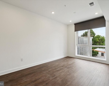 2636 E York St - Photo Thumbnail 14