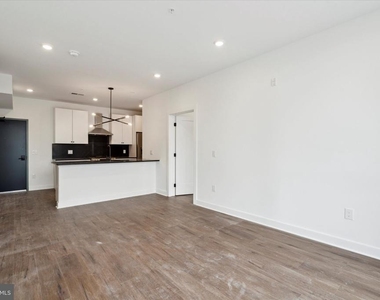 2636 E York St - Photo Thumbnail 11