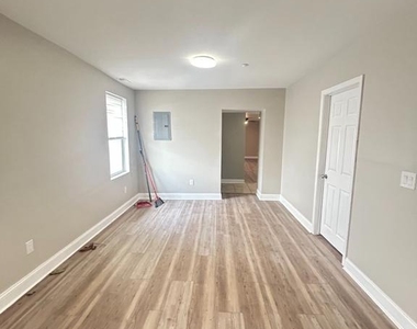 1528 N Mascher Street - Photo Thumbnail 12