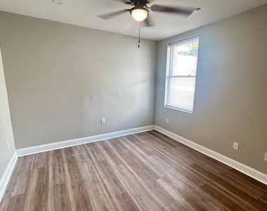 1528 N Mascher Street - Photo Thumbnail 11