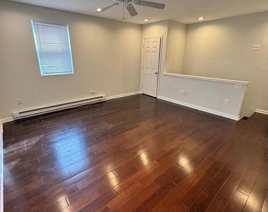 2554 S Alder Street - Photo Thumbnail 2