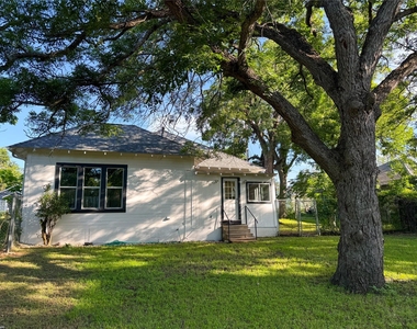 302 E Brenham St - Photo Thumbnail 32