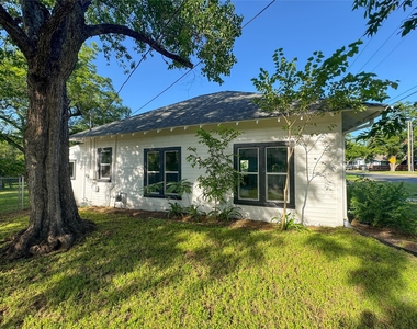 302 E Brenham St - Photo Thumbnail 29